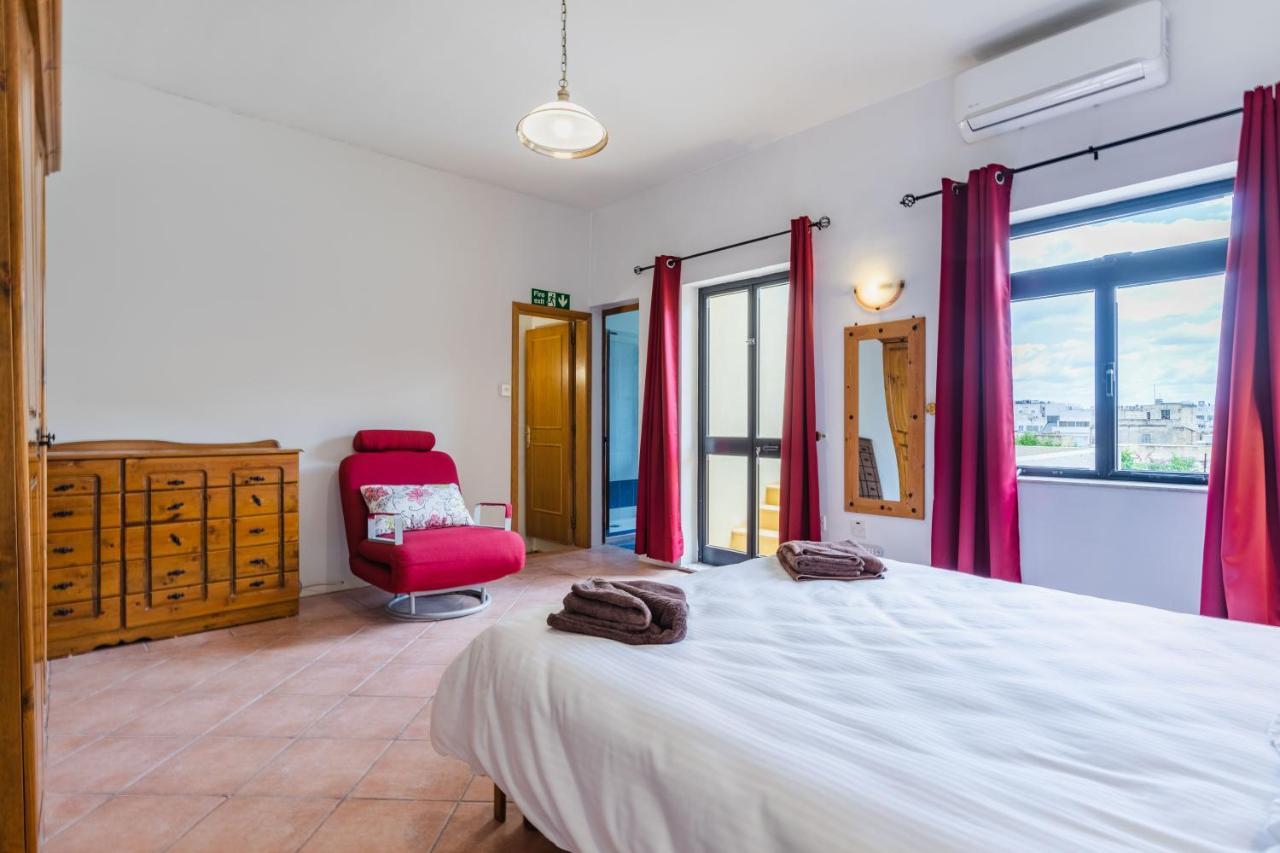 Charming Duplex Apartment In The Centre Of Sliema Esterno foto