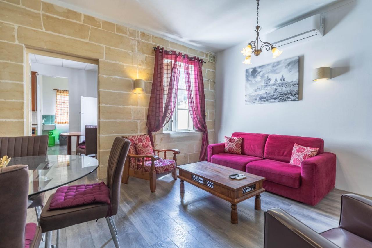 Charming Duplex Apartment In The Centre Of Sliema Esterno foto