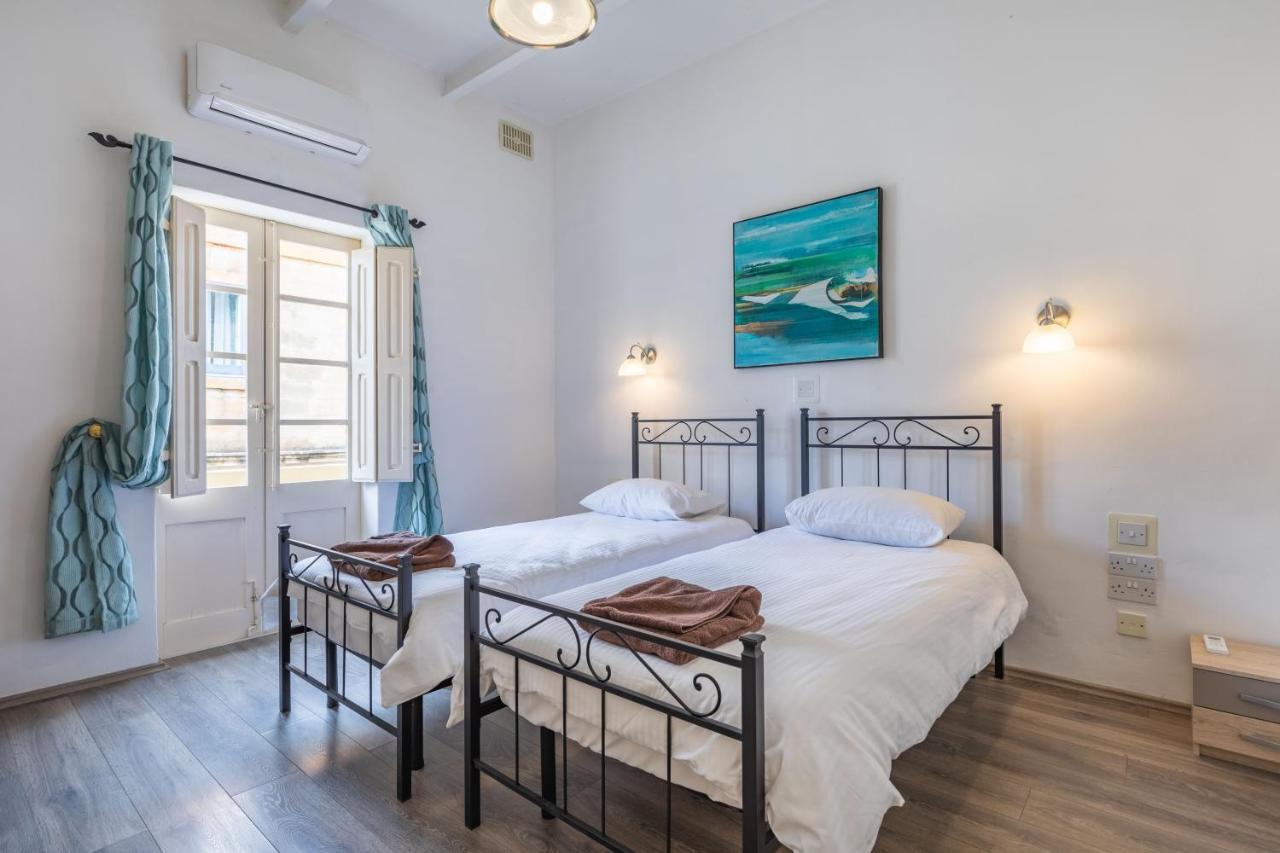Charming Duplex Apartment In The Centre Of Sliema Esterno foto