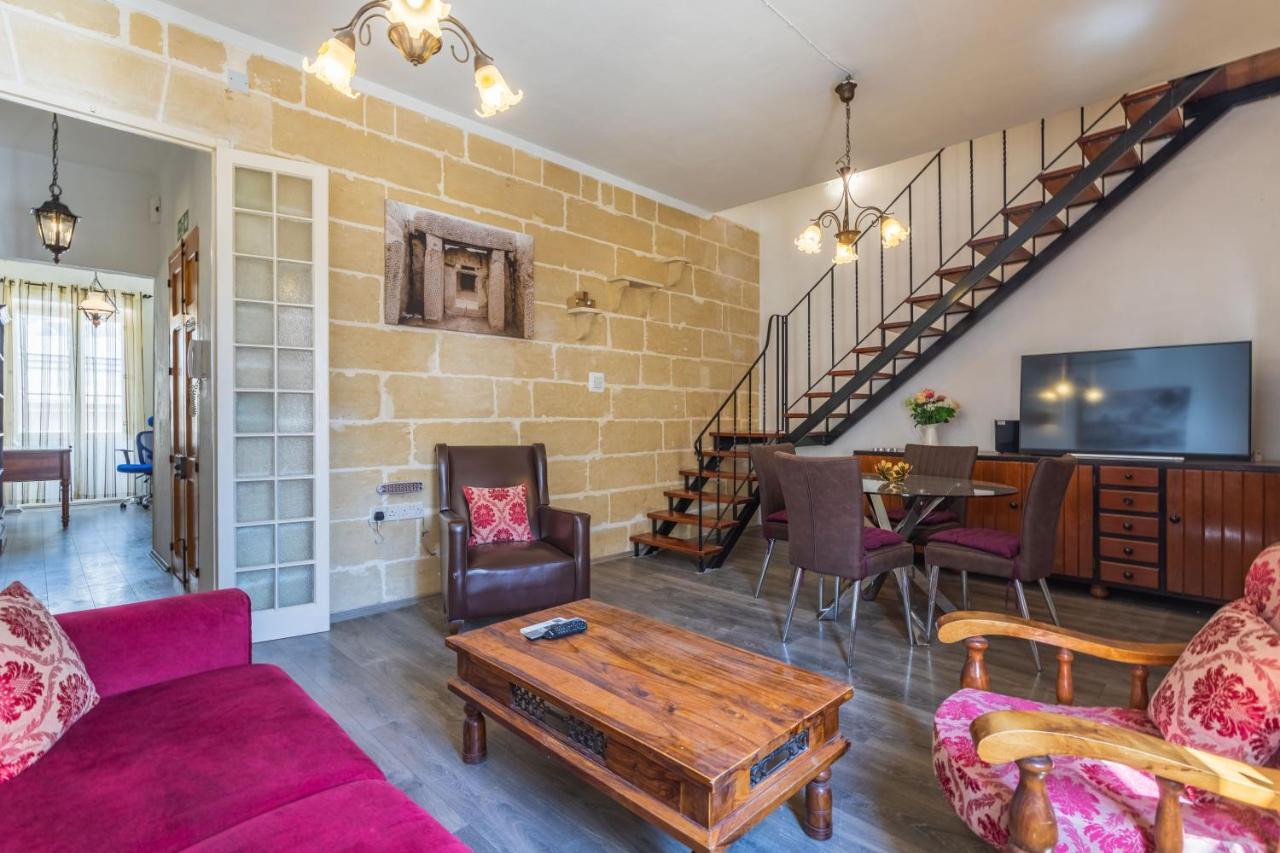 Charming Duplex Apartment In The Centre Of Sliema Esterno foto